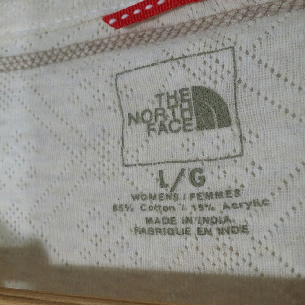 The north face long sleeve cream v-neck shirt - Picture 4 of 5